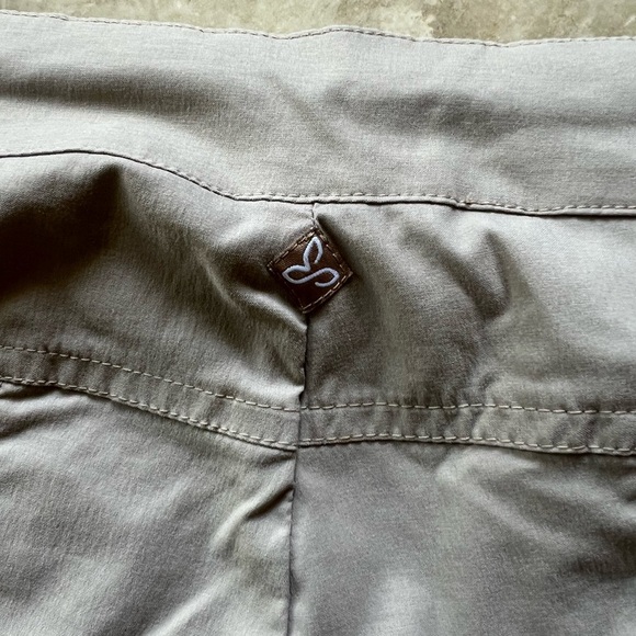 Prana ladies quick dry Bermuda shorts. Excellent condition. Medium. Khaki - Picture 6 of 7